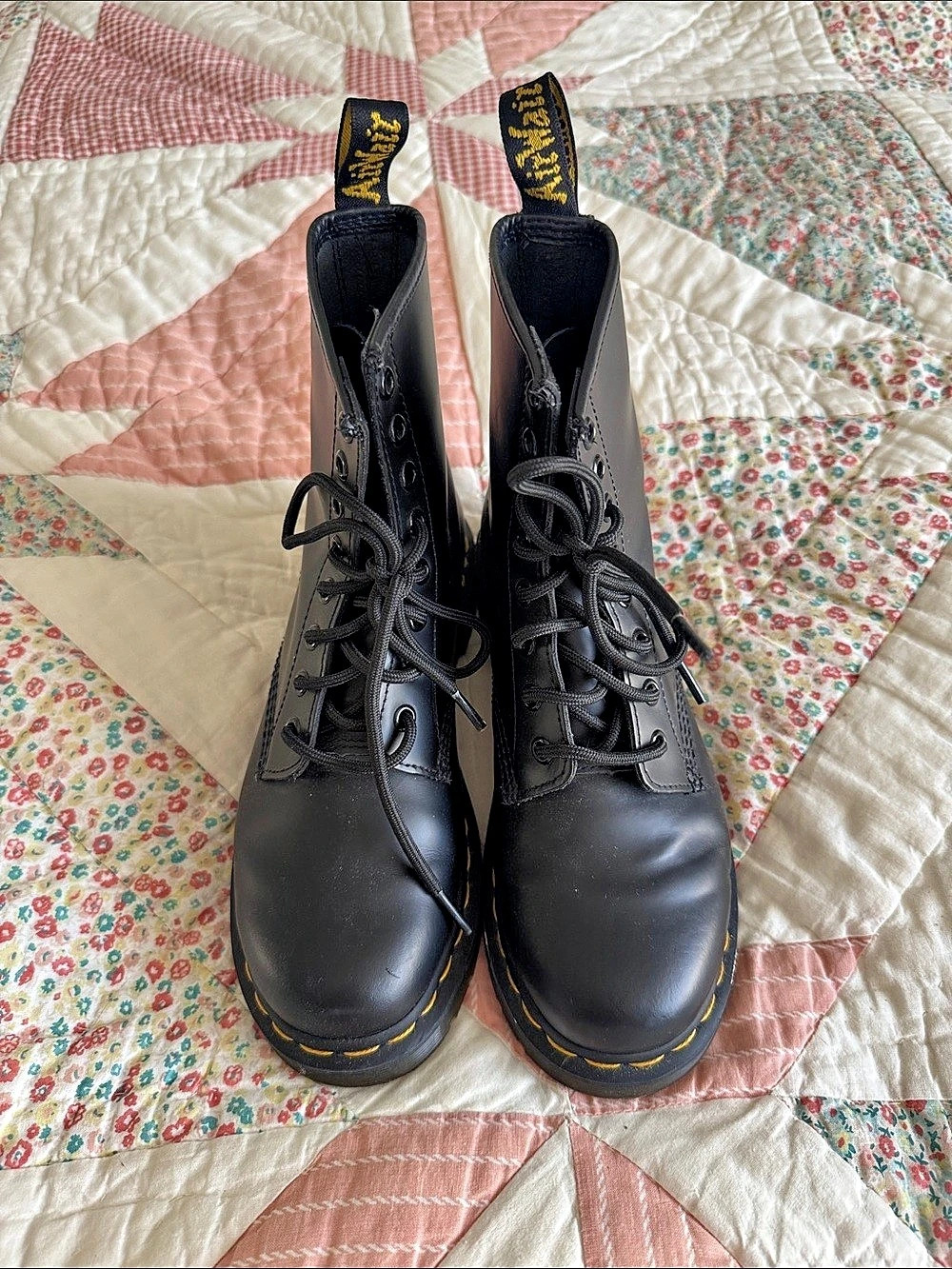 Dr. Martens 1460 Smooth Leather 8-Eye Boots Smooth Leather 8-Eye Combat Boots